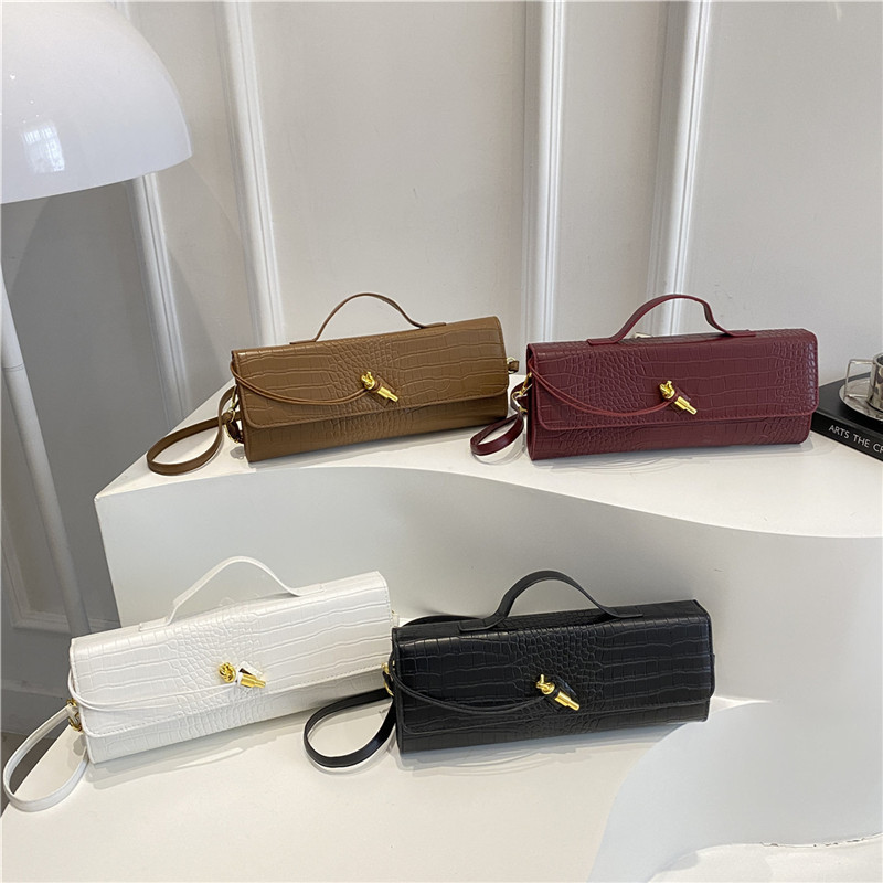 Solid color crocodile pattern dinner bag, new 2025 baguette bag, crossbody lock horizontal handbag, single-shoulder crossbody bag for women Application Scenario