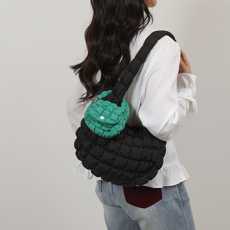 This year, the "Small Bag Women 2025" new fashion single-shoulder crossbody bag is a versatile checkered embroidered thread crossbody bag Specification drawing