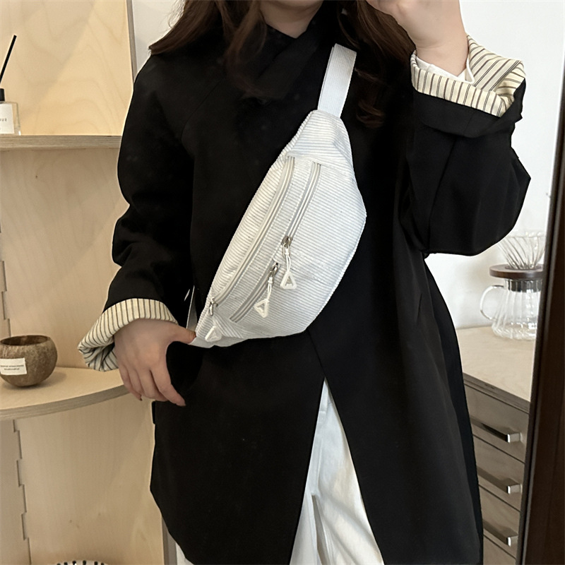 Cross-border small bag, women's trendy casual crossbody bag, 2024 new style single-shoulder bag, sporty and versatile, retro saddle bag details Picture