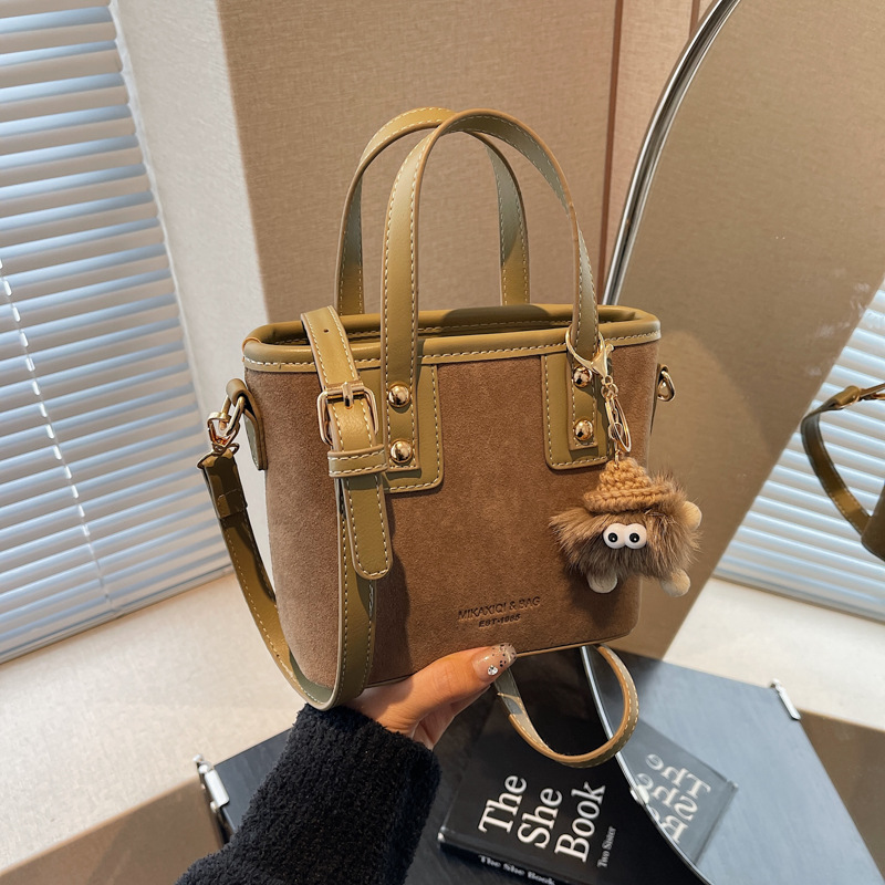 A frosted retro small handbag for women, 2024 new style hand-held bucket bag, simple and elegant texture, versatile for commuting crossbody details Picture
