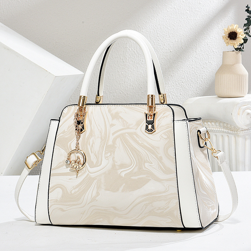 New cross-border printed large bag for spring and summer women, a gift for middle-aged mothers, a large-capacity commuting handbag for women full figure