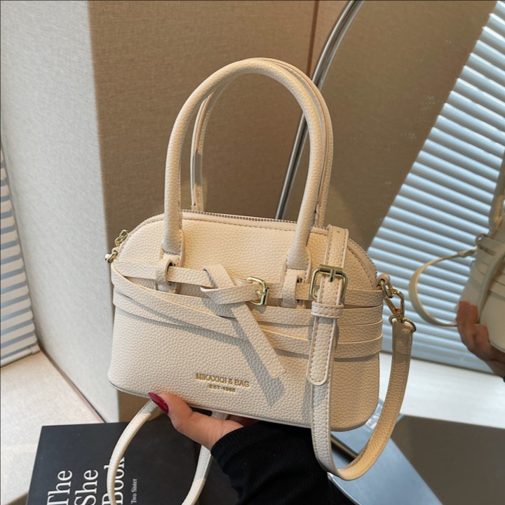 A high-end, stylish hand-held shell bag for women, a new Spring/Summer 2025 vintage and versatile single-shoulder crossbody bag with lychee pattern full figure