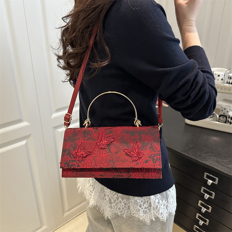 The 2025 new forest-themed sweet and girlish fashion lace butterfly is stylish and versatile. It's a trendy single-shoulder crossbody small square bag Specification drawing