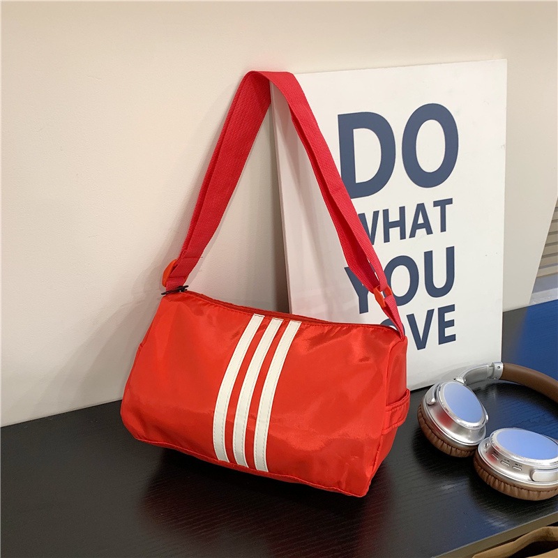 2025 New trendy underarm bag, summer bag, women's nylon niche small square bag, versatile crossbody bag, single-shoulder bag Application Scenario