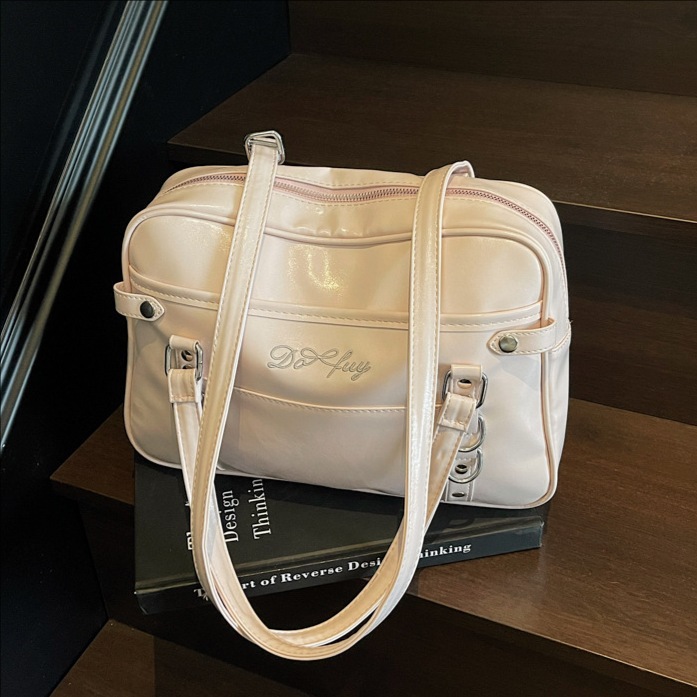 A versatile soft leather, simple school style, large-capacity single-shoulder underarm bag, a new 2025 fashionable and trendy commuting backpack full figure