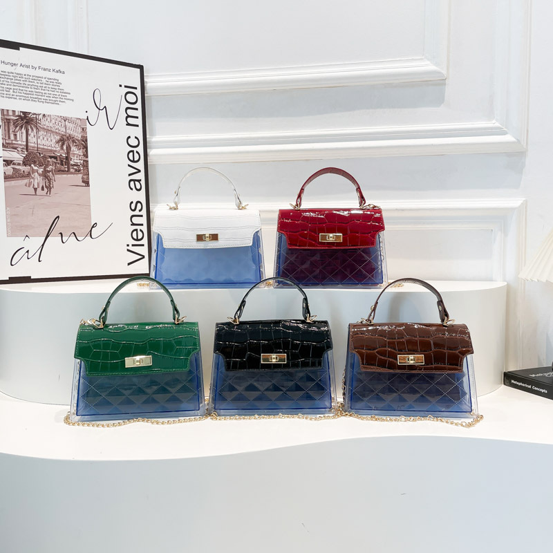 The 2025 summer new crossbody bag for women, a retro and fashionable single-shoulder bag from Europe and America, with a high-quality Kelly bag Application Scenario