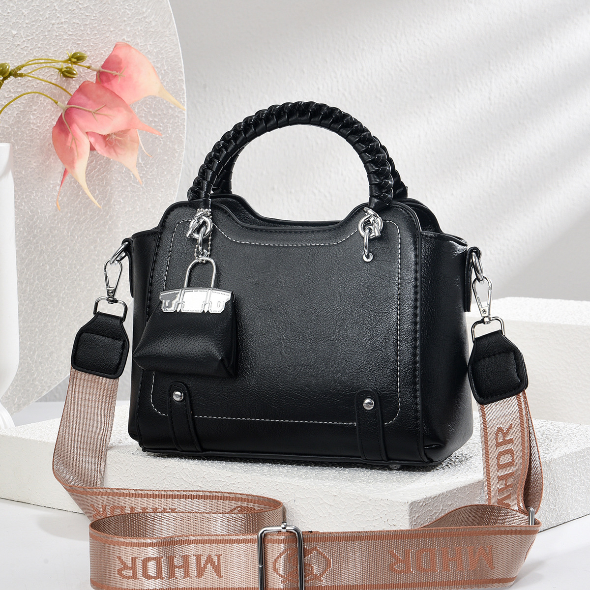 European and American retro 2025 new style women's bag, simple oil-wax leather solid color small square bag, versatile handbag, single-shoulder crossbody bag full figure