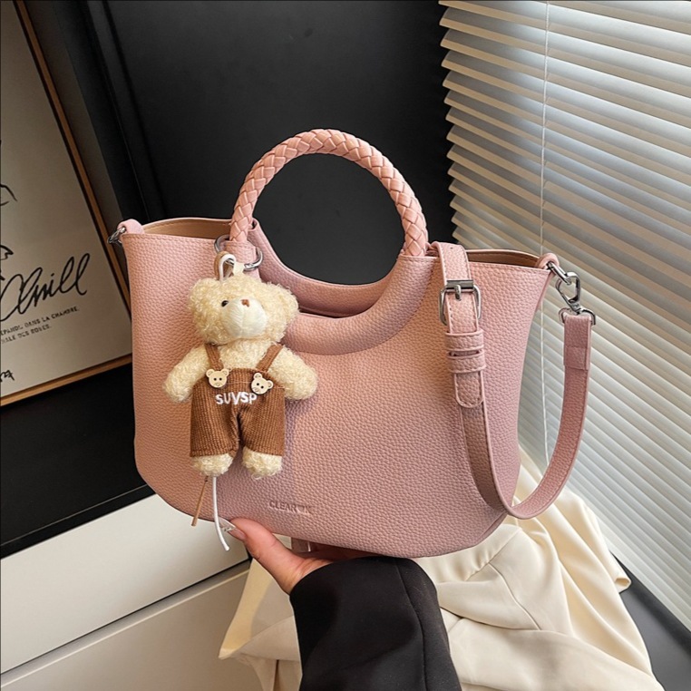 The 2025 new niche design of the high-end circular handbag is a Korean-style, versatile and fashionable single-shoulder crossbody bag full figure