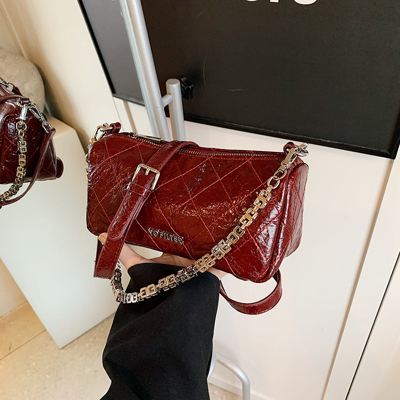 A high-end oil wax leather small square bag for women, a new 2024 trendy and fashionable chain single-shoulder crossbody bag, a versatile commuting small bag Specification drawing