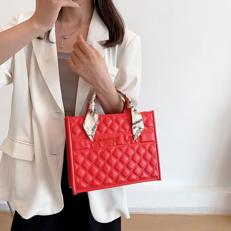 Cross-border foreign trade bag for women, 2022 Summer New fashionable and versatile handbag, solid color silk scarf style commuting bag Specification drawing