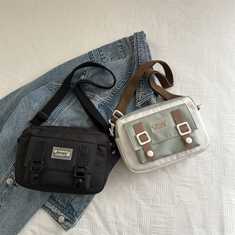 Forest-themed cute canvas bag for girls, Japanese-style energetic girl's small bag, Korean-style fresh and clean student crossbody bag Application Scenario