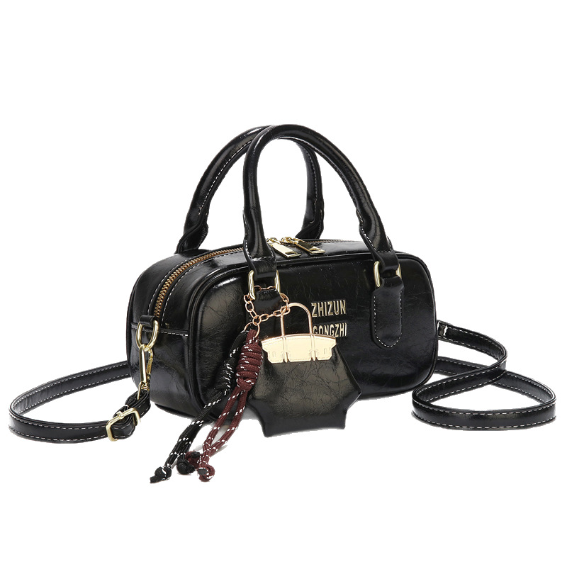 The 2025 new stylish and versatile commuting, stylish and high-quality women's handbag, crossbody bag, solid color simple and trendy pillow bag Item Picture