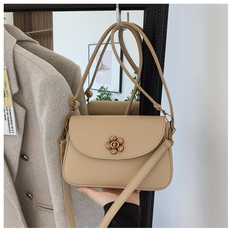 A high-end and niche design bag for women, a new 2024 retro and versatile single-shoulder crossbody bag, a fashionable small square bag for commuting Application Scenario