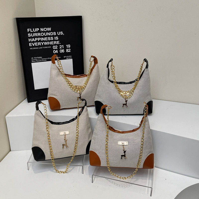 European and American fashionable women's bag Spring/Summer single-shoulder crossbody bag 2025 large capacity commuting chain bag Application Scenario