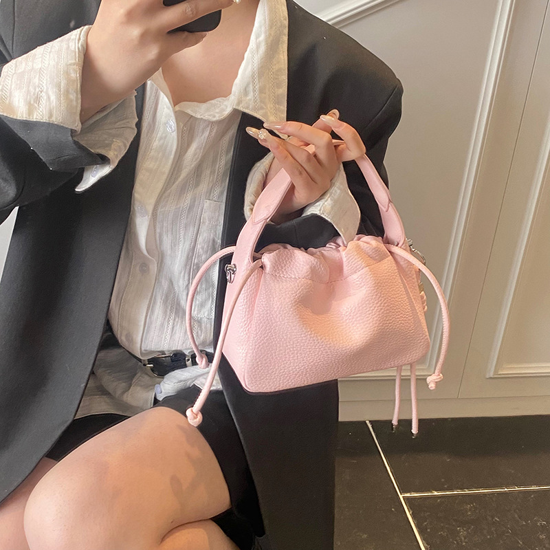 Korean ins pleated bag, trendy and fashionable bucket bag for women 2025, new simple single-shoulder bag, high-end crossbody bag details Picture