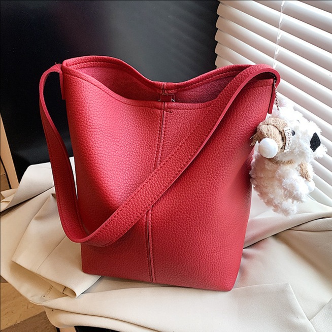 Korean version niche large-capacity bucket bag for women 2025 new style fashionable commuting single-shoulder bag, trendy and versatile underarm bag full figure