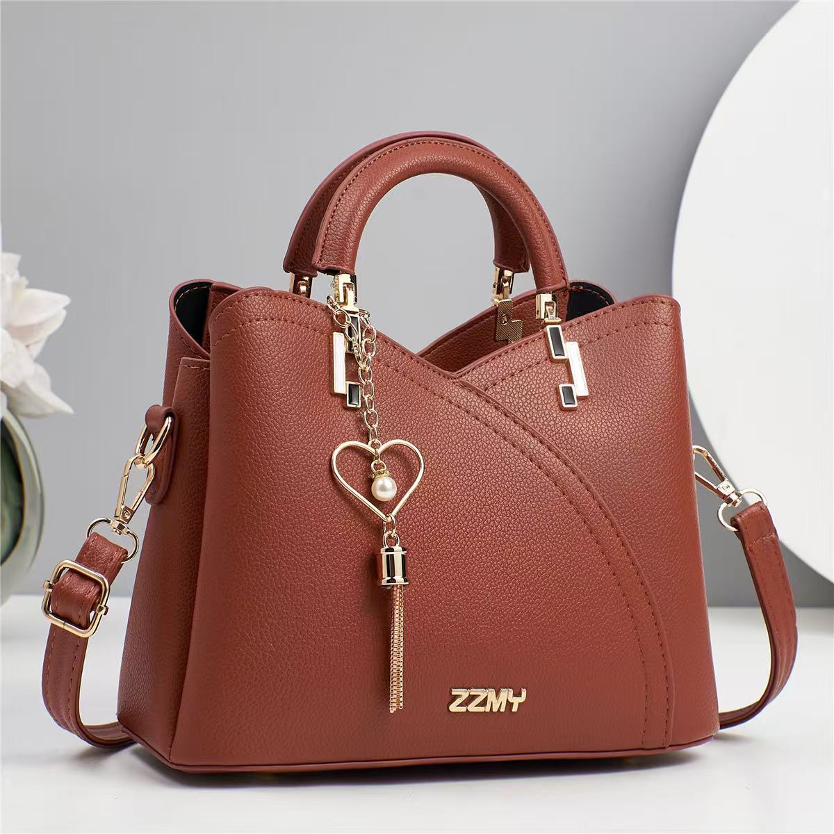 High-end handbag for women, new trendy cross-border internet-famous handbag, versatile bestseller, large-capacity fashionable single-shoulder crossbody bag for women Application Scenario