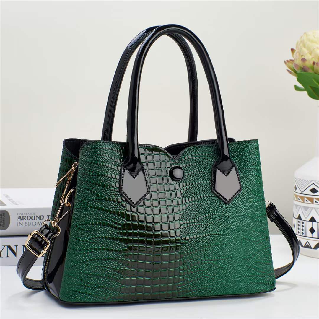 New octopus-patterned shiny leather handbag for women, multi-layered, large-capacity, fashionable, trendy and high-end single-shoulder crossbody bag Application Scenario