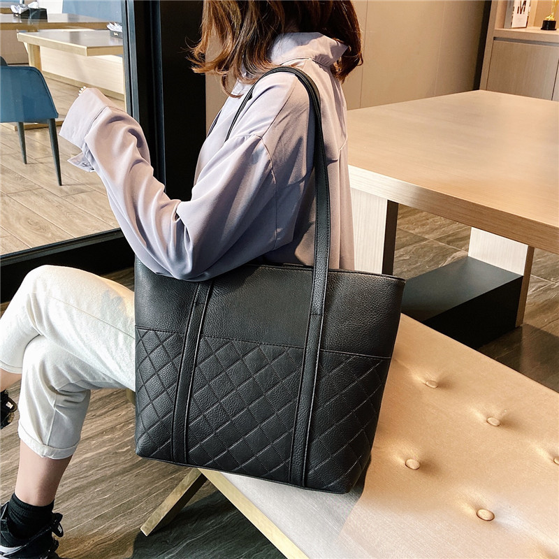 The 2020 new Korean-style trendy large-capacity women's student single-shoulder bag and tote bag are versatile and simple Specification drawing