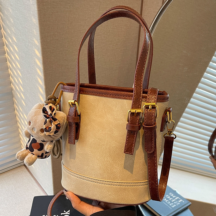 Korean style ins hand-held bucket bag for women, 2024 new niche design, commuting bag, casual and versatile crossbody bag full figure