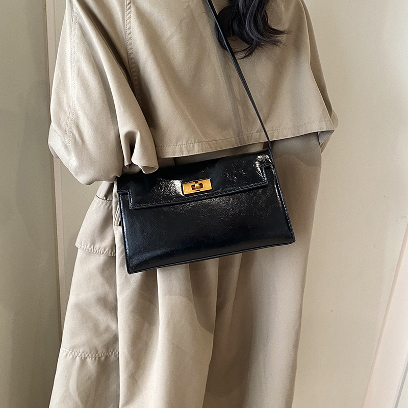 High-end underarm bag for women, 2025 new niche design retro Kelly bag, versatile for commuting, single-shoulder crossbody bag Application Scenario