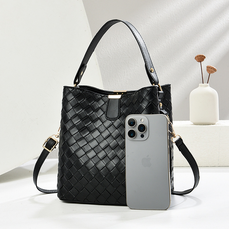 Cross-border foreign trade women's bag 2025 New large-capacity woven single-shoulder crossbody bag, niche hand-held bucket bag details Picture