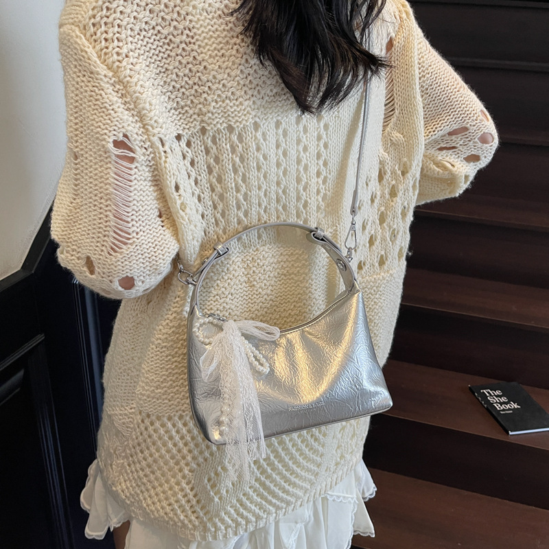 Bag Girl 2025 New Summer Niche fashion single-shoulder bag, Korean style Instagram trendy crossbody bag, stylish handbag Application Scenario