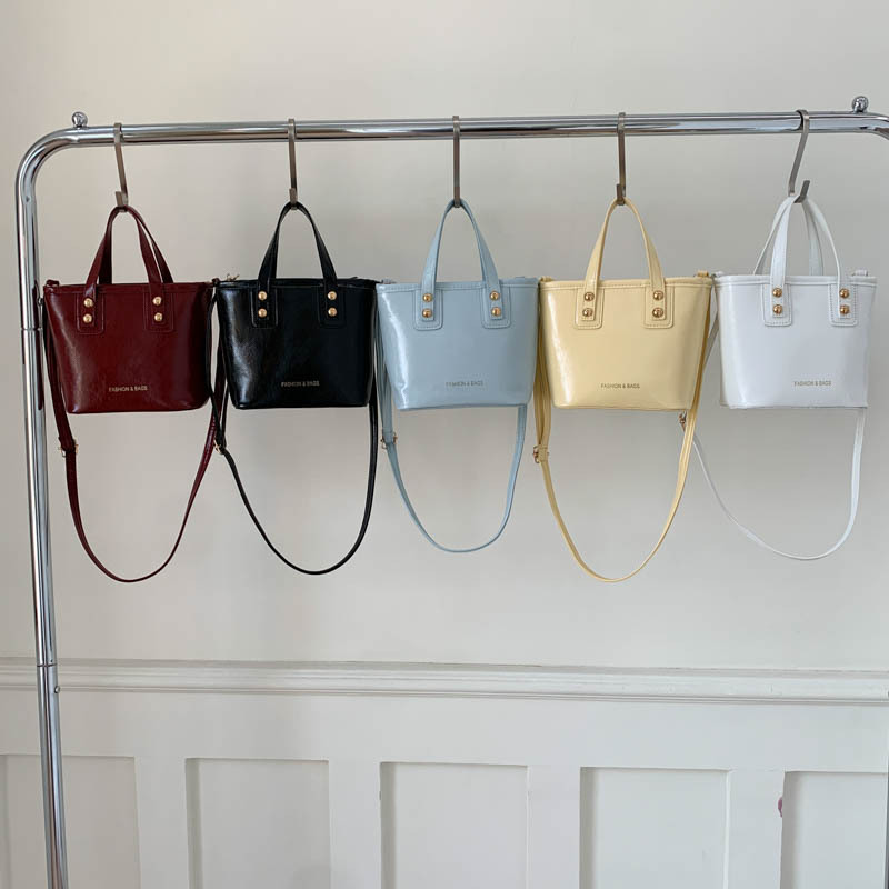 Simple and stylish bucket bag, new trendy and high-quality women's bag, large-capacity commuting single-shoulder crossbody bag, lightweight handbag Application Scenario