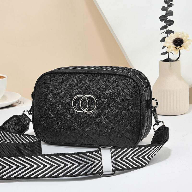 The manufacturer's versatile and stylish foreign trade bag, crossbody bag, small bag, women's 2023 new style single-shoulder bag, fashionable wide shoulder strap Application Scenario