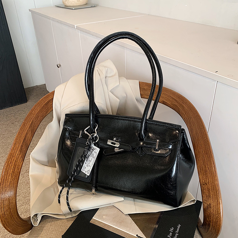 A simple Korean-style large-capacity bag for women, a new 2025 single-shoulder underarm bag, a high-end and stylish portable commuting briefcase Specification drawing