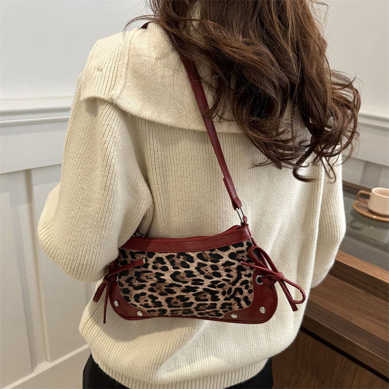 2025 New style women's bags: Unique crescent moon bag, underarm single-shoulder bag, fashionable, elegant and stylish crossbody bag, hand-held small bag Specification drawing