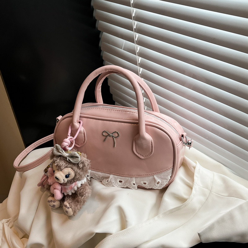 The Boston Bag 2025, a niche and simple design, is a fresh and elegant women's bag that is casual, fashionable and versatile. It is a single-shoulder bag and crossbody bag full figure