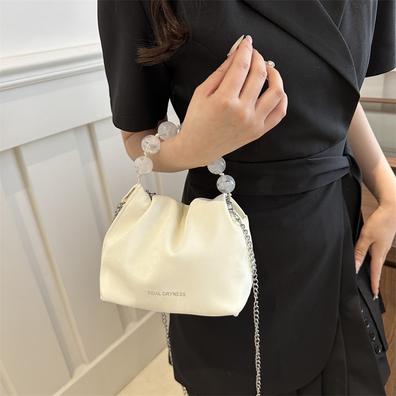 A women's 2024 Spring/Summer Korean-style fashionable and simple bucket bag with a unique texture and pleated crossbody details Picture