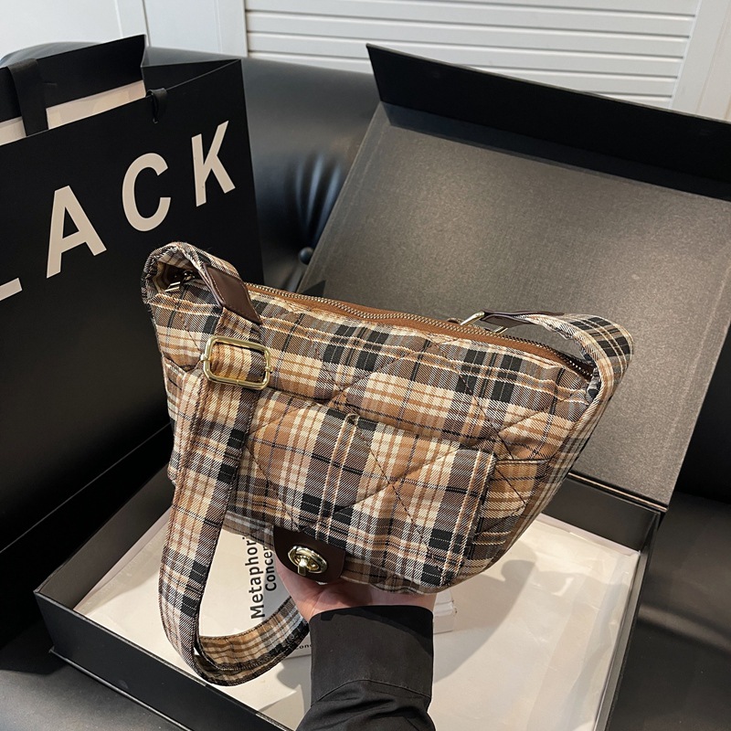 Korean-style fashionable checkered underarm bag for women, 2024 new versatile casual down cotton jacket, single-shoulder crossbody dumpling bag full figure