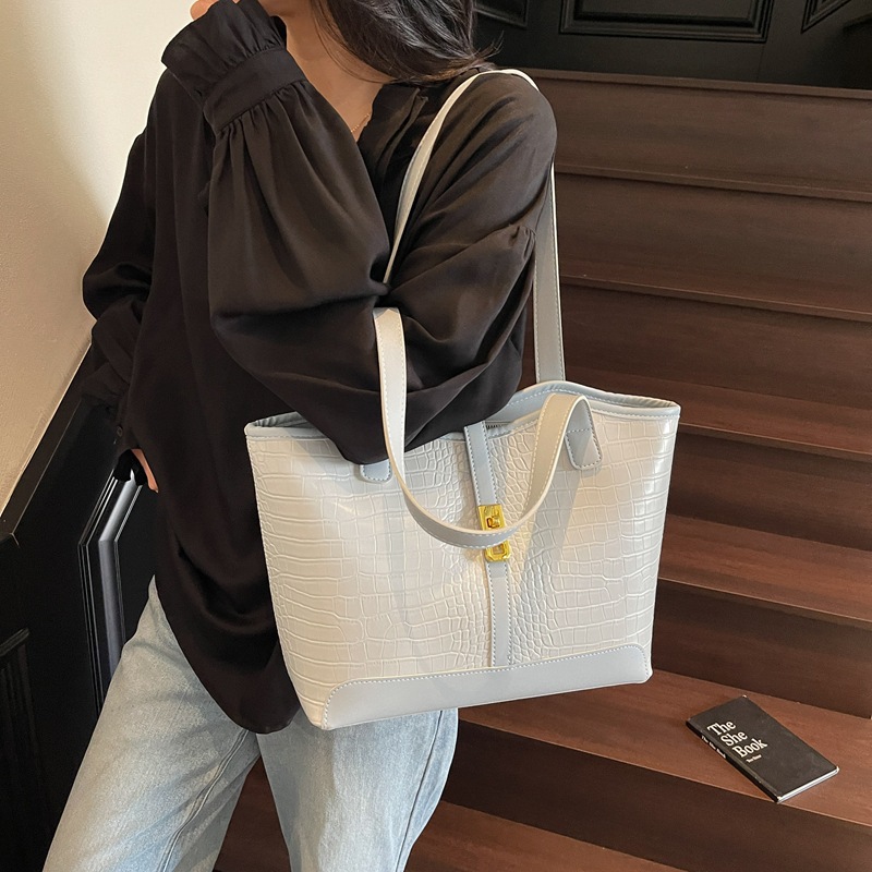 High-end crocodile-patterned large-capacity hand-held tote bag for women 2025 new style contrasting color fashionable commuting single-shoulder armpit bag Specification drawing