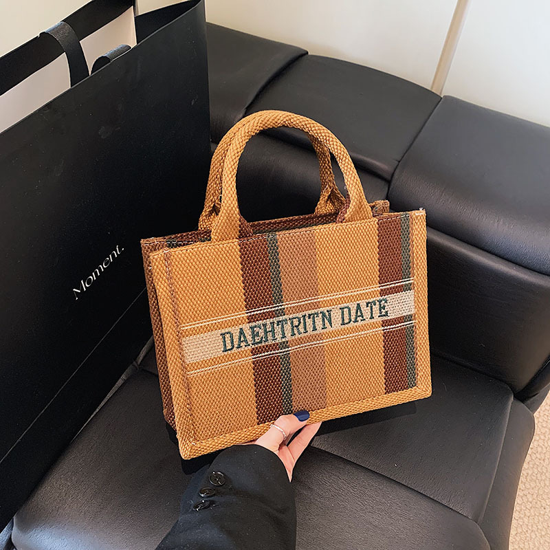 High-end fashion handbag, 2025 new style, casual and versatile, single-shoulder large capacity shopping bag, commuter tote bag details Picture