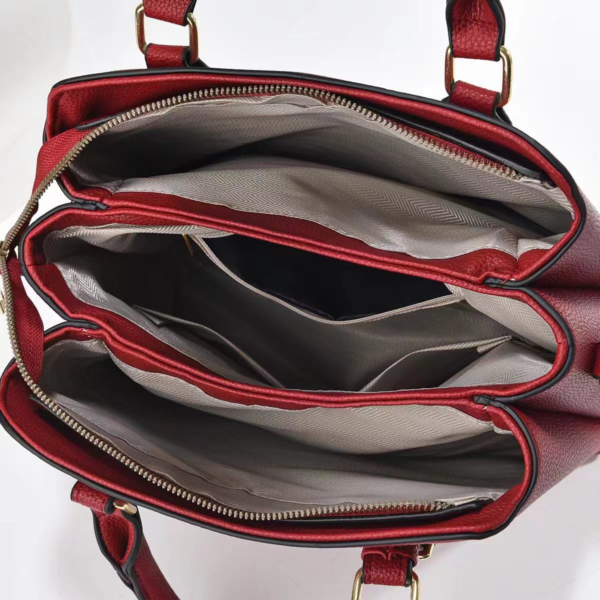The 2023 new fashion single-shoulder bag, large-capacity tote bag, commuter three-layer handbag, and ladies' large bag Application Scenario