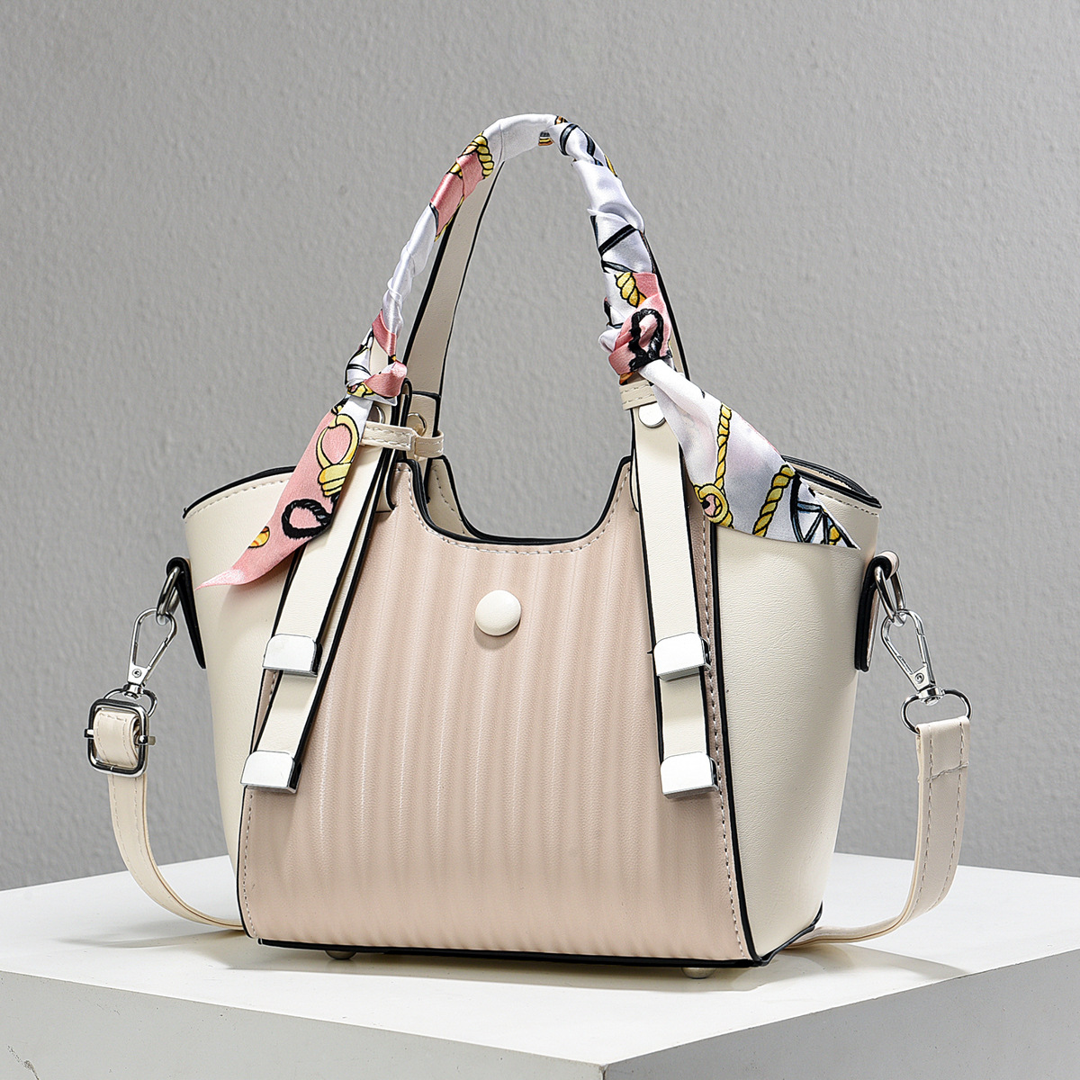 Crossbody bag, single-shoulder bag, fashionable and simple, Japanese and Korean style, 2025 new trendy casual bag, handbag Application Scenario
