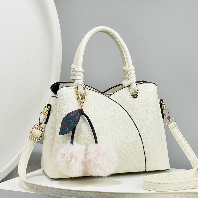 This 2024 new style of handbag is fashionable and stylish, with a large capacity and a single-shoulder crossbody design. It's a trendy Korean-style foreign trade bag full figure