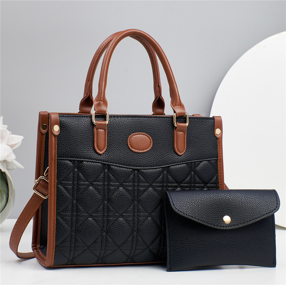 This is a new 2025 women's bag with a large capacity, fashionable and trendy single-shoulder embroidered thread, and a niche crossbody handbag full figure