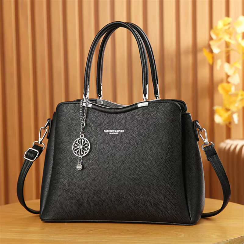 New 2025 women's bag crossbody bag, single-shoulder bag, fashionable and elegant ladies' handbag, women's European and American one-piece consignment details Picture
