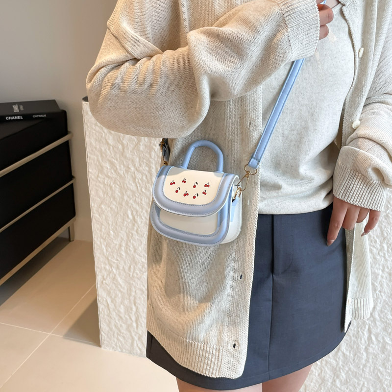 A new cartoon mini, fashionable and cute handbag with shoulder and crossbody splicing for summer 2025 Specification drawing