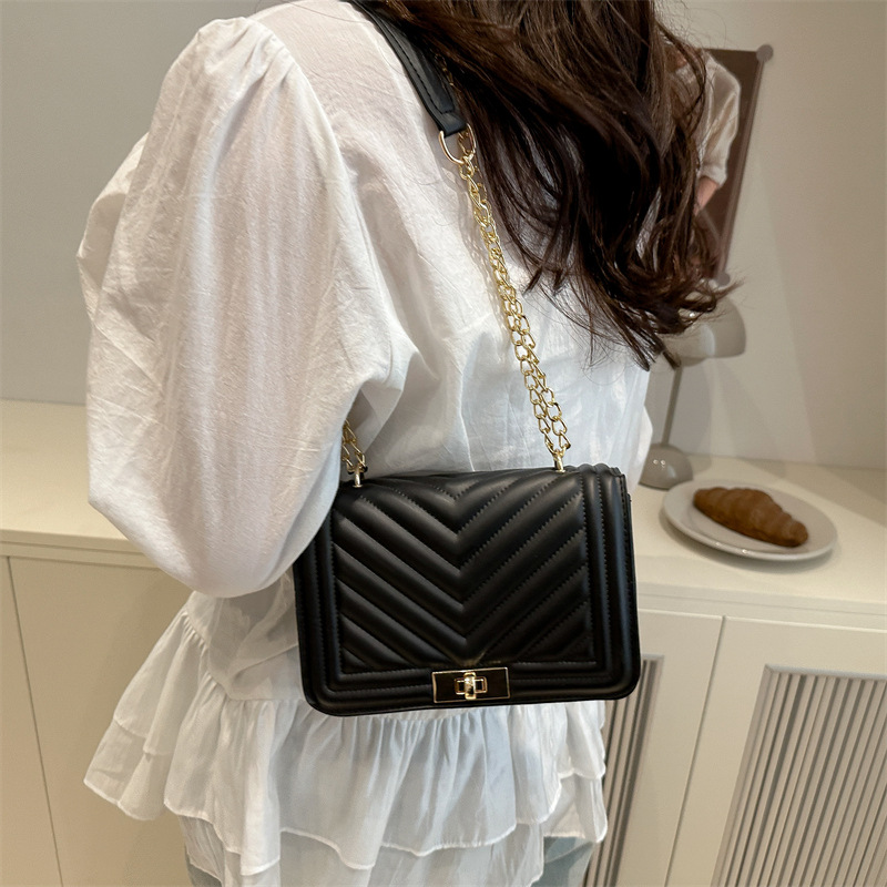 Fashionable and high-end single-shoulder bag, diamond-patterned retro embossed V-shaped chain bag, versatile chanel-style crossbody bag for hot moms Specification drawing