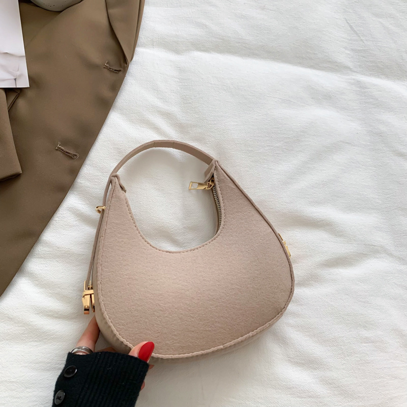 A niche design women's small bag 2022 new fashion solid color autumn and winter single-shoulder armpit bag with a high-end crescent-shaped bag Specification drawing