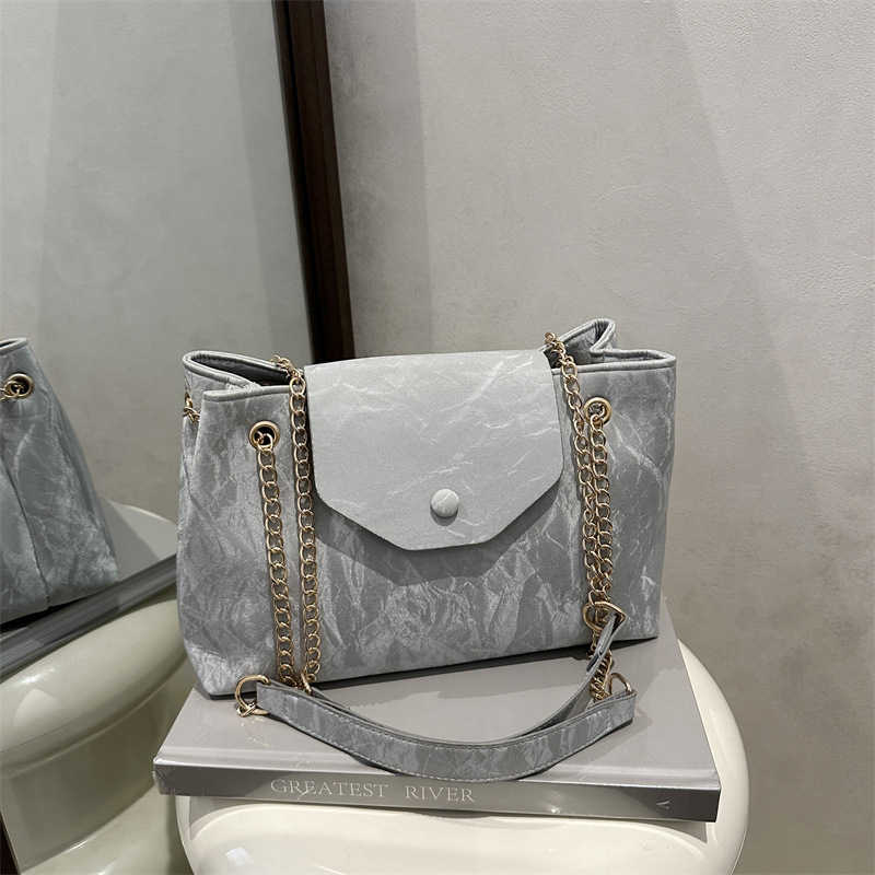 Ladies' bags 2025 Spring/Summer New chain single-shoulder underarm bag, large-capacity fashionable commuting crossbody tote bag for women full figure