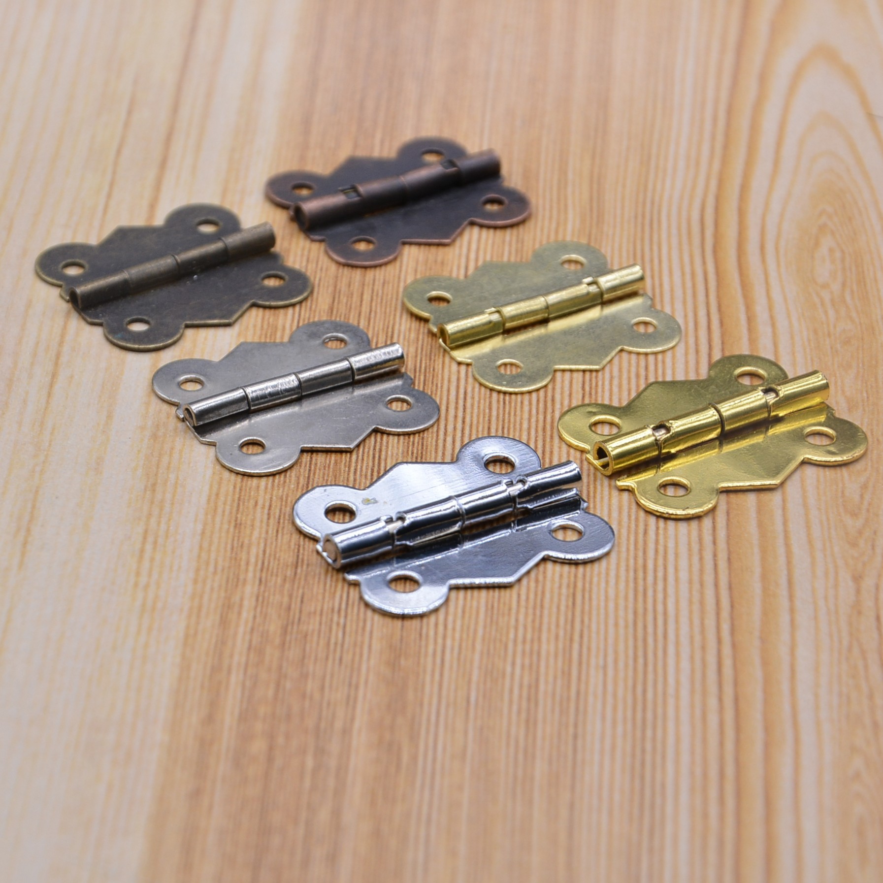 We have small hinge packaging boxes in stock, 1-inch iron electroplated hinges, and various sizes of iron hinges Application Scenario