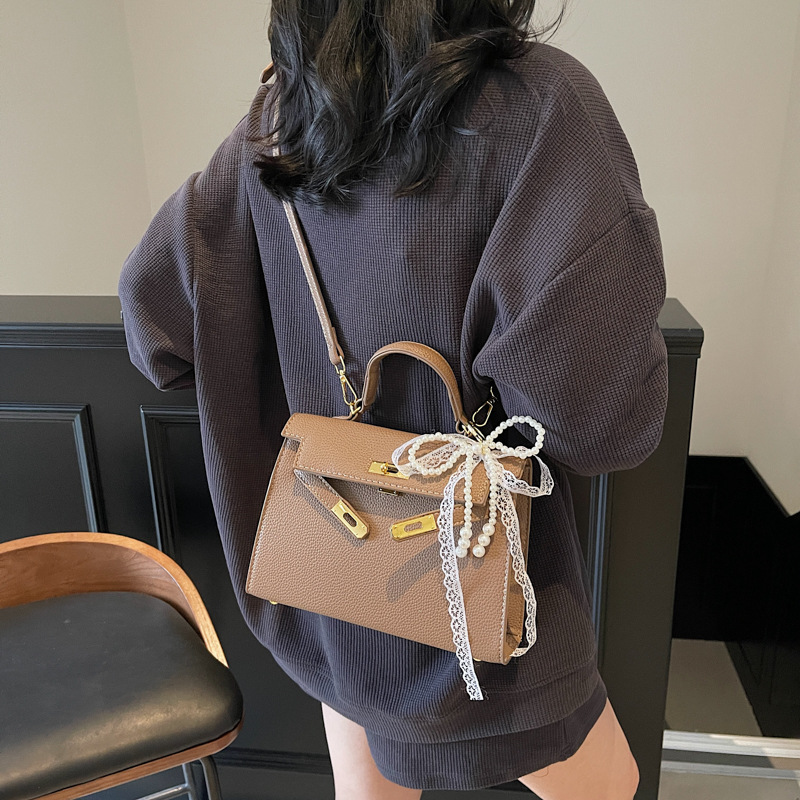 The 2025 new cross-border high-end texture Kelly handbag is a stylish and versatile single-shoulder crossbody bag with lychee patterns for women Specification drawing