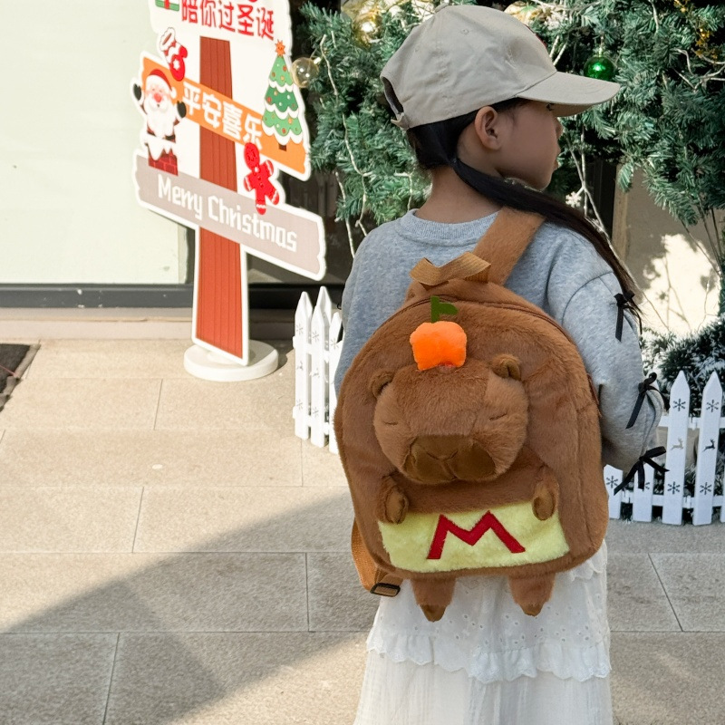 The new cute orange-topped Capibara doll schoolbag is adorable and girlish, versatile and easy to store. It's a double-shoulder capybara backpack details Picture