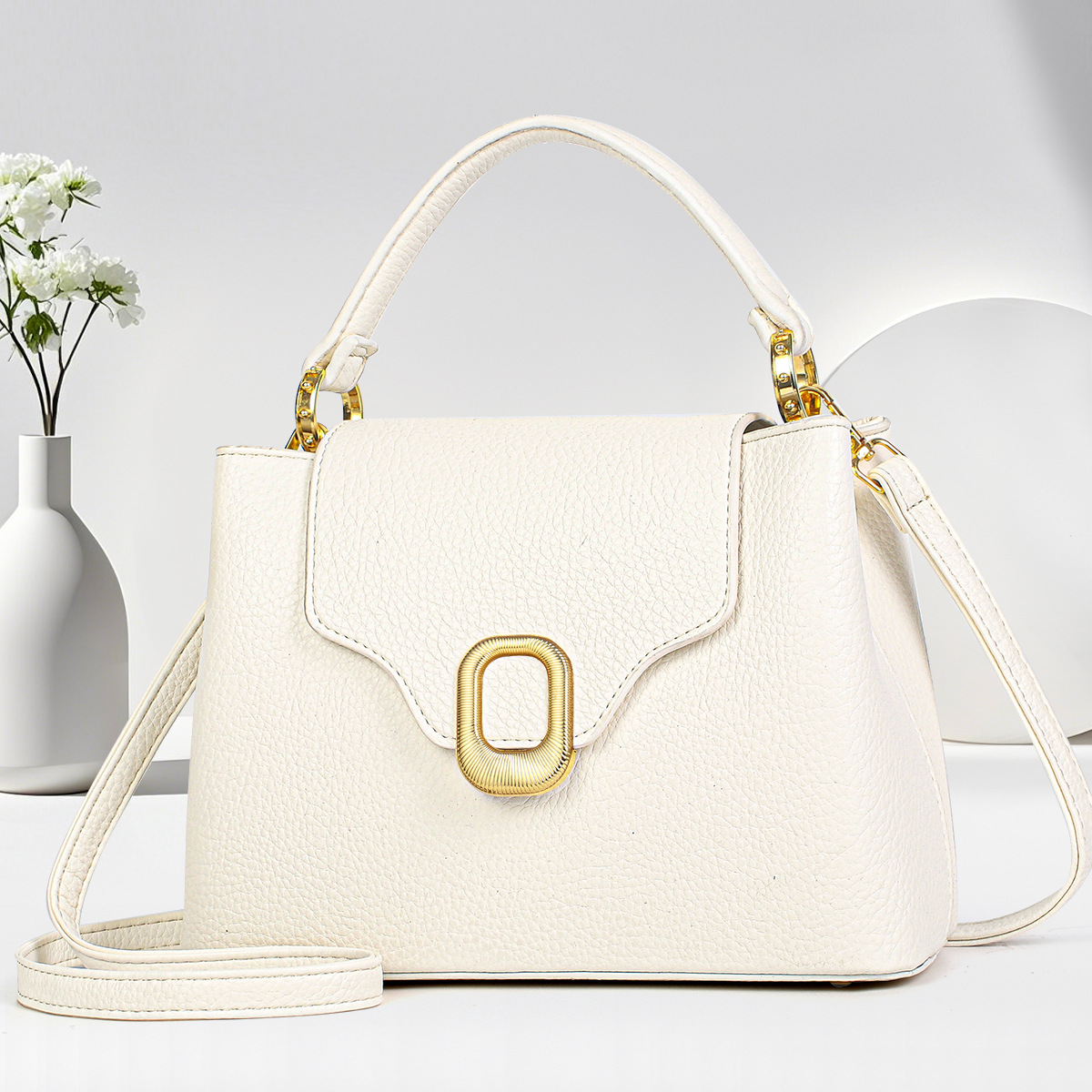 Fashionable hand-held small square bag for women, Spring 2025 new Korean solid color stylish crossbody bag, texture niche single-shoulder bag Item Picture