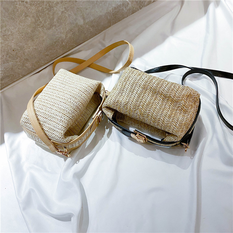 2022 New Korean-style fashionable woven hand-held crossbody single-shoulder bag, trendy beach straw woven bag Application Scenario